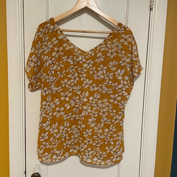 Cabi Thrive Top Butterscotch Yellow Floral Top Size Small - Picture 6 of 9